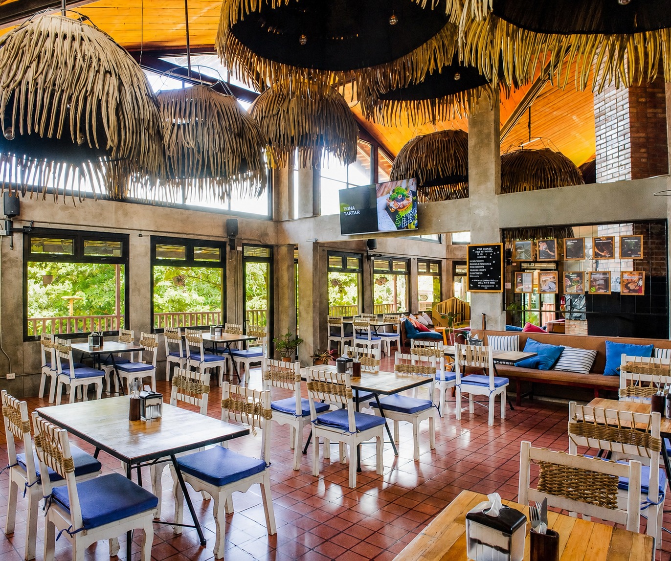 Dining room at Bromelia Woods Restaurant