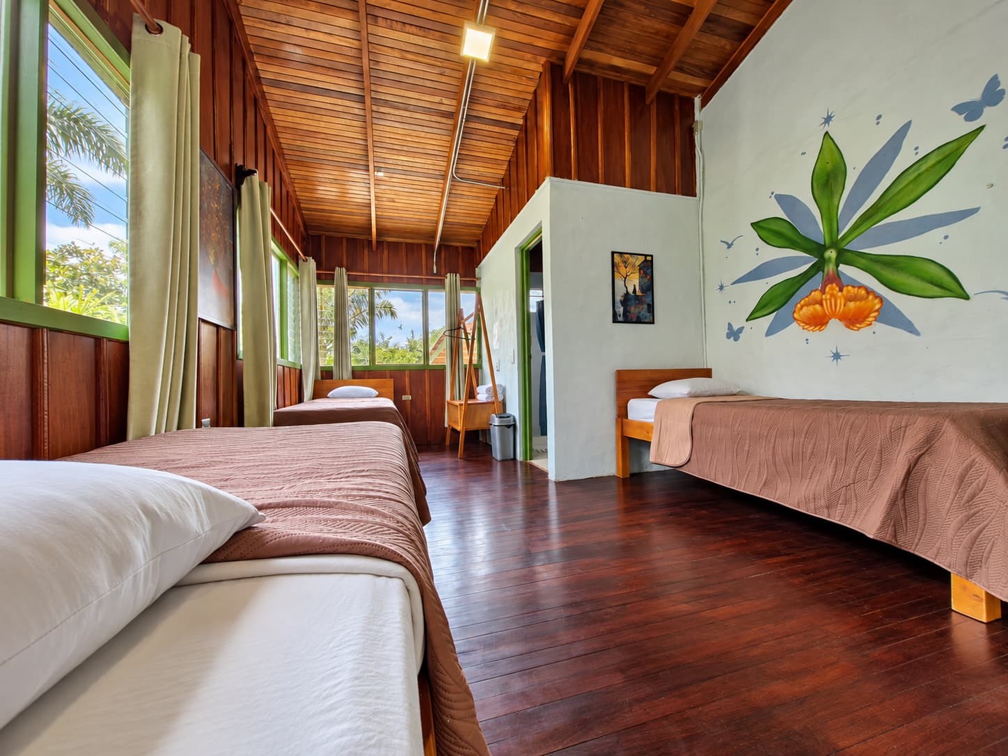 Room Detail — Selva Mística